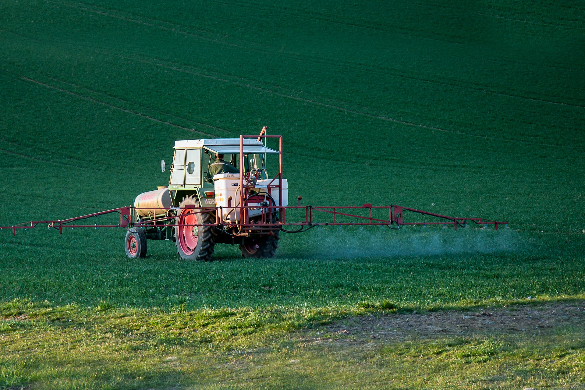 fitosanitari pesticide 4089881 1920